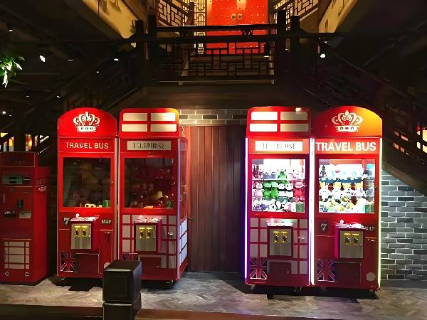 London-style mini claw machine placed in a restaurant