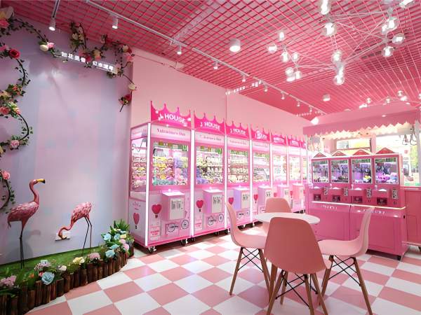 Self-operated themed claw machine