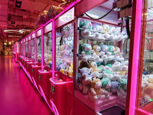 A traditional claw machine model