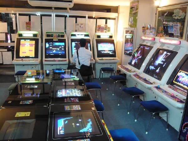 Classic arcade machines in Japanese game centers