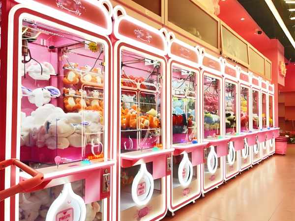 A deluxe claw machine in commercial operation